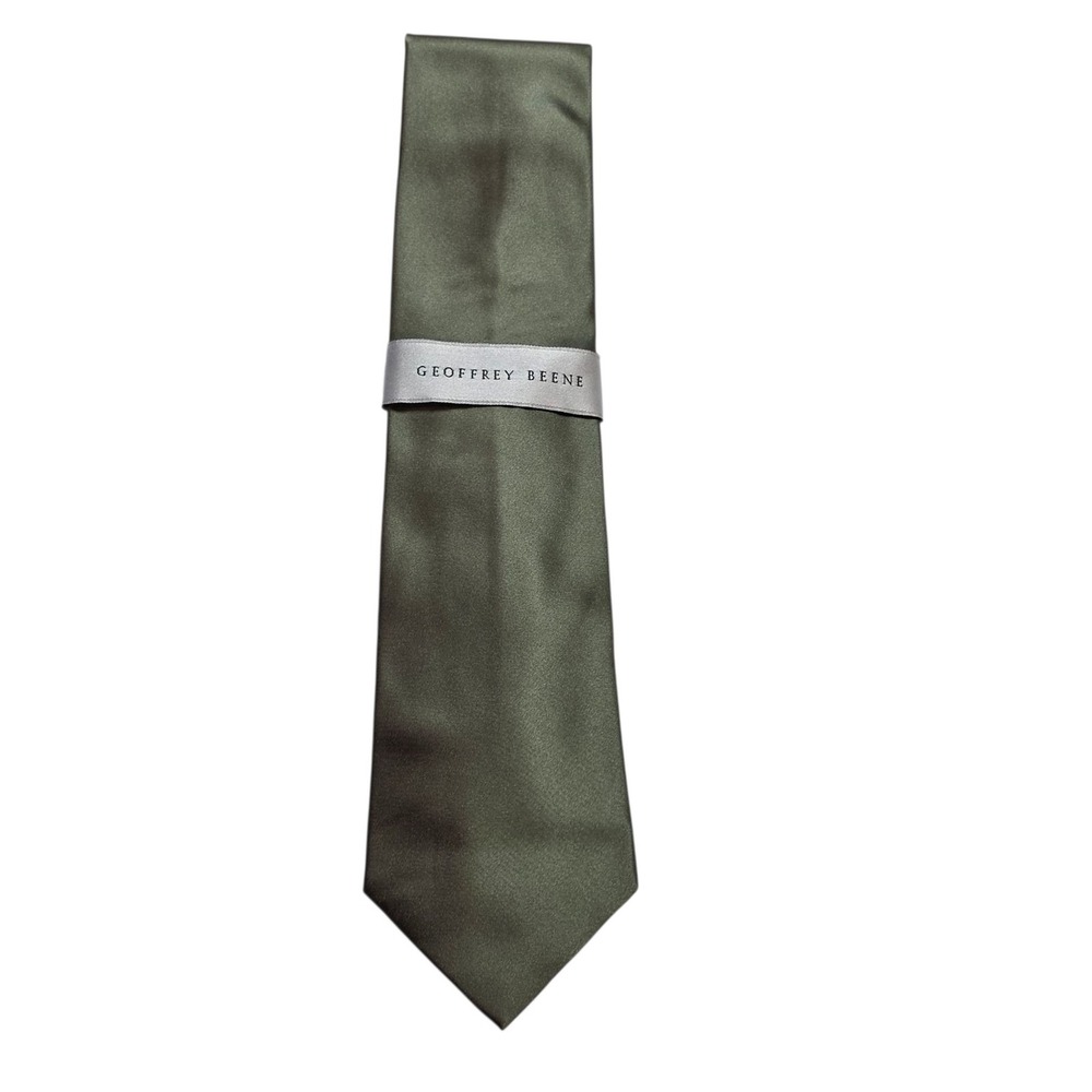NWT GEOFFREY BEENE Solid Satin Necktie Mens Fashion Sage Green Designer Business